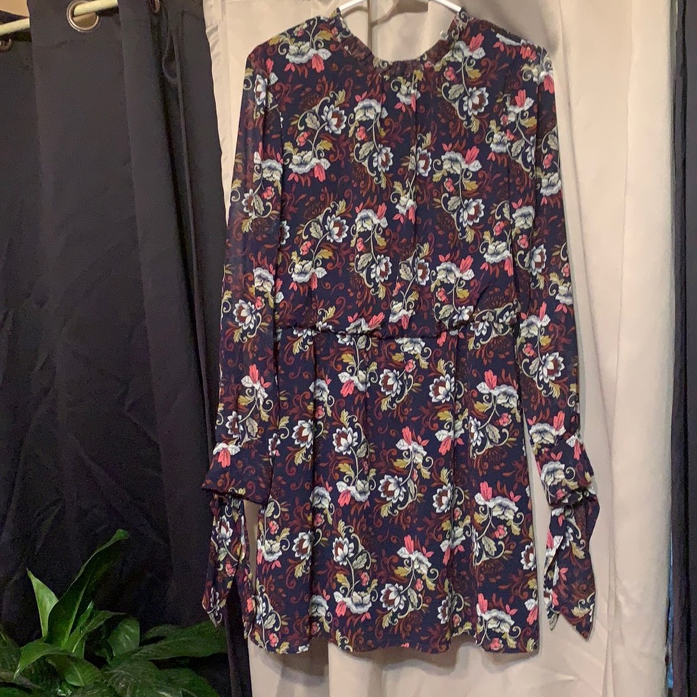 Beautiful, fun printed dress.